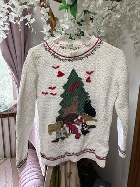 Orvis White Knit Crewneck Sweater with Green Tree and Red Accents